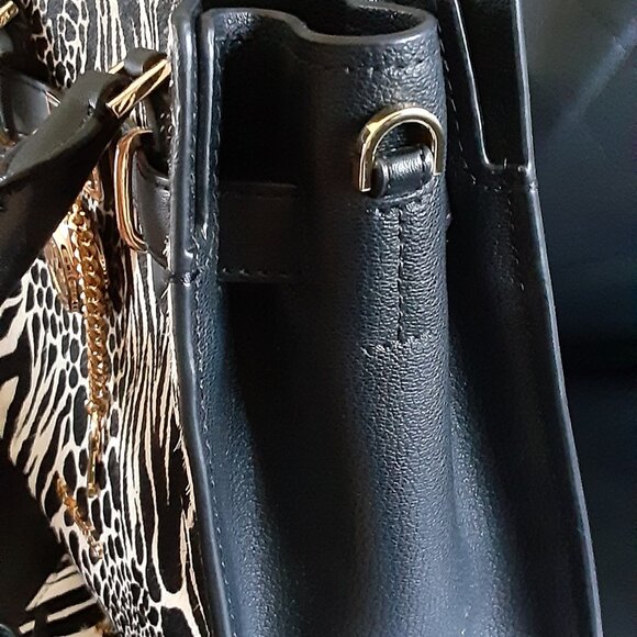 SOLD Michael Kors Hamilton Bag - Picture 4 of 7